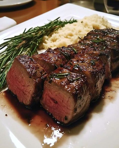 Million Dollar Roast, Tenderloin Steak Recipes, Roast Beef Tenderloin, Cut Baby, Tenderloin Steak, Hamburger Recipes, Beef Tenderloin, Health Dinner, Health Dinner Recipes