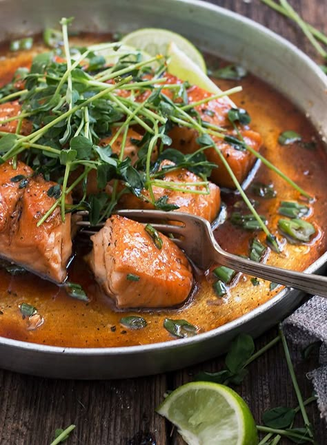 Instant Pot Salmon, Oven Salmon, Vietnamese Dishes, Fish And Vegetables, Viet Food, Baked Salmon Recipes, Vietnamese Cuisine, Dinner Party Recipes, Cooking Salmon