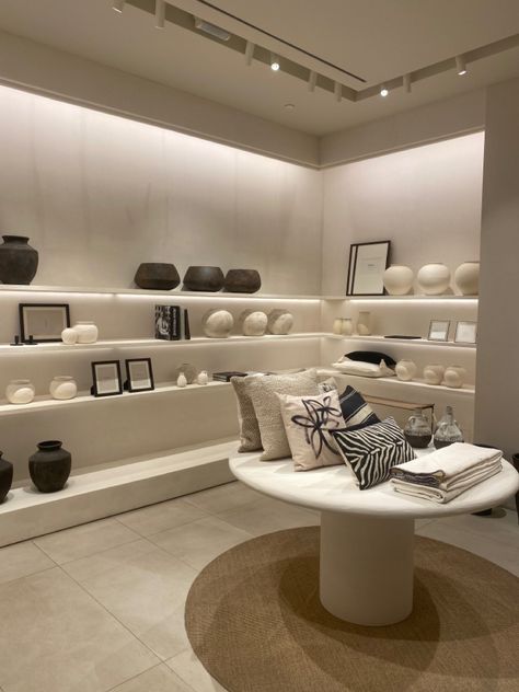 #zara #zarahome #design #designideas #aesthetic Minimalist Store Design Interiors, Zara Home Store Design, Zara Interior Design, Aesthetic Retail Store, Rh Showroom, Zara Store Aesthetic, Zara Store Design, Store Wall Design, Showroom Interior Design Concept Stores