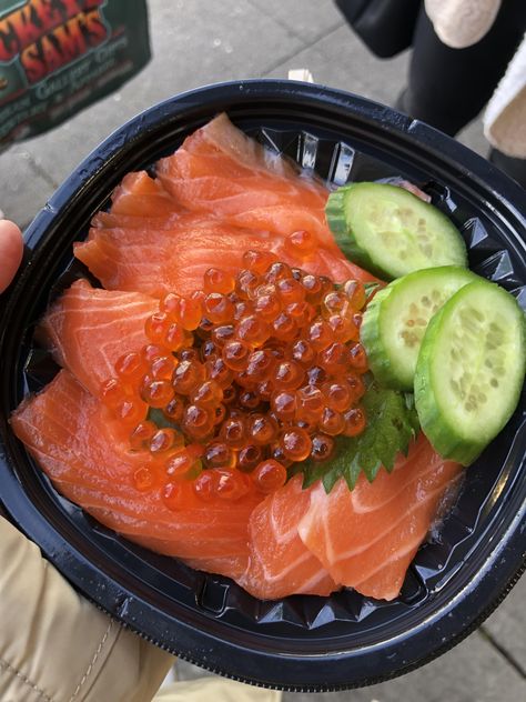 Any sushi/raw fish lovers? Salmon oyakodon from Japantown SF #food #meal #foods #healthyfood #keto Tiktok Hooks, Fish Sushi, Sushi Salmon, Raw Salmon, Raw Fish, Healthy Recipes, Fish, Ethnic Recipes