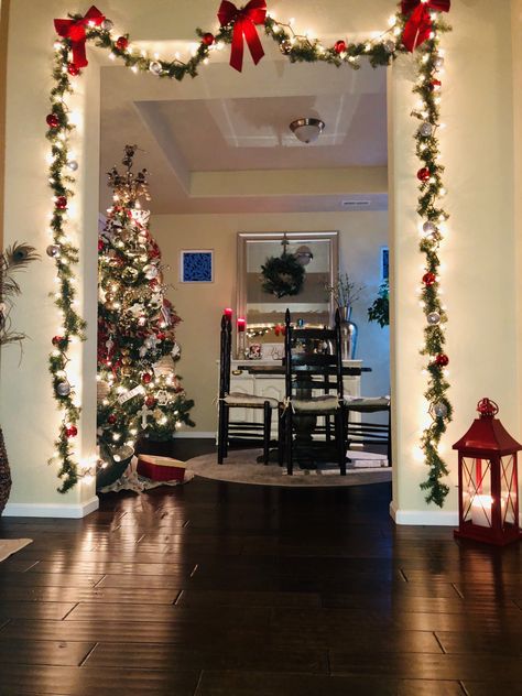 Christmas Decor Doorframe, Christmas Garland Wall Decor, Doorframe Decor Christmas, Christmas Decor Open Floor Plan, Christmas Garland Around Door Frame, Christmas Garland Ceiling, Garland On Doorway, Doorway Decor Christmas, Garland Christmas Decor Door