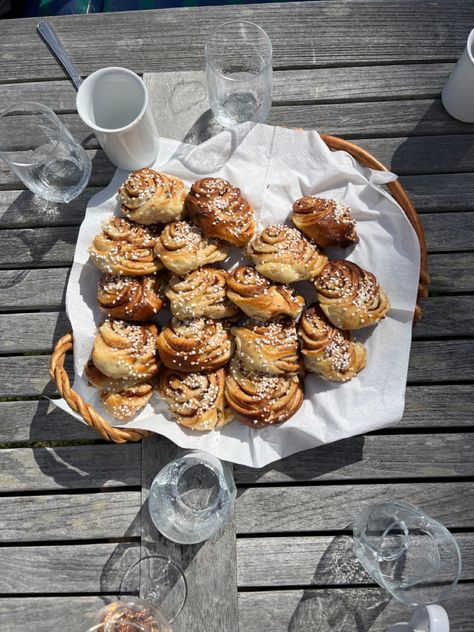 Cinnamon Rolls Swedish, Swedish Pastries, Scandi Food, Swedish Pastry, Swedish Cinnamon Rolls, Swedish Lifestyle, Swedish Cinnamon Buns, Sweden Aesthetic, Swedish Fika