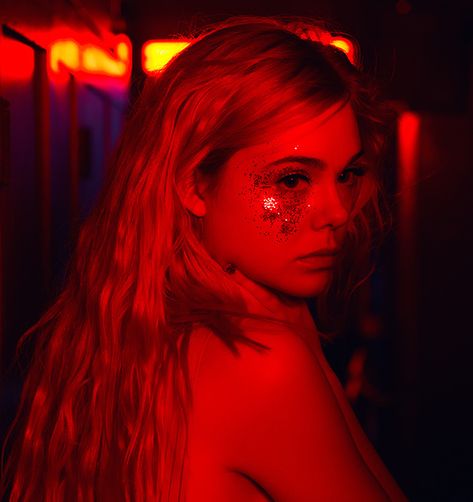 red neon demon Mystic Girl, The Neon Demon, Neon Demon, San Myshuno, Neon Noir, Septième Art, Alfred Hitchcock, Elle Fanning, Red Aesthetic