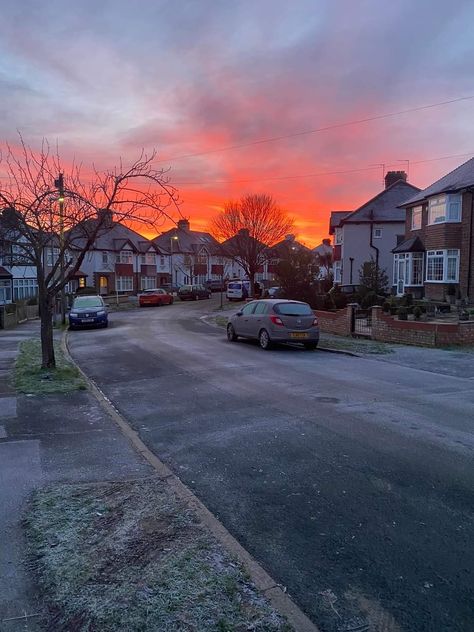 Bright cold morning in South London 🥶 Uk Asthetic Picture, London Morning Aesthetic, South England Aesthetic, South London Aesthetic, Cold Morning Aesthetic, Uk Scenery, London Morning, England Street, London In March