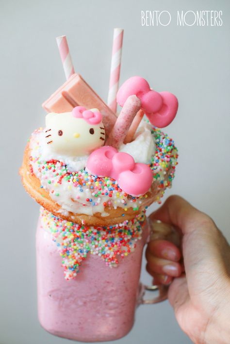 Hello kitty donut decorated ultimate milkshake Hello Kitty Birthday Party, 귀여운 음식 그림, Kawaii Dessert, Cat Birthday Party, Rainbow Food, Milkshake Recipes, Hello Kitty Birthday, Milk Shakes, Köstliche Desserts