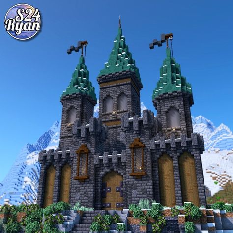 Minecraft Cottage Castle, Minecraft Castle Details, Minecraft Medium Castle, Castle Designs Minecraft, Castles In Minecraft, Minecraft Medieval Castle Ideas, Minecraft Castle Keep, Minecraft Starter Castle, Deep Slate Castle Minecraft