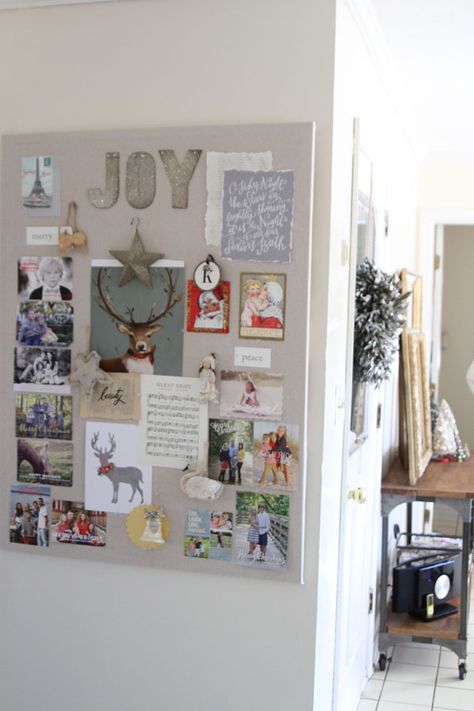 what a great way to display christmas cards Kitchen Notice Board Ideas, Cork Board Ideas For Office, Diy Pin Board Ideas, Diy Room Crafts, Kitchen Notice Board, Apartment Rental Decor, Notice Board Ideas, Diy Pin Board, Cork Board Ideas