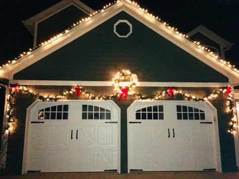 Garland over garage doors.  Love it!! Outside Garage Lights, Garage Door Christmas Decorations, Door Christmas Decorations, Hairstyles Videos Tutorials, Christmas Garage, Garage Door Decor, Christmas Outside, Christmas Outdoor Decor, Outside Christmas Decorations