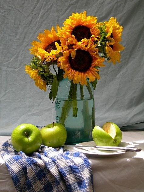 Still Life Pictures, Life Drawing Reference, Still Life Images, Still Life Flowers, Still Life Fruit, Fruit Photography, Still Life Photos, Still Life Drawing, Painting Still Life