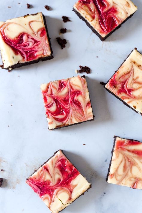 Strawberry Cheesecake Brownies, Roasted Strawberry Cheesecake, Baking Bars, Gluten Free Cupcakes Vanilla, Cheesecake Brownies Recipe, Vanilla Bean Cupcakes, Roasted Strawberry, Cheesecake Bar, Banana Snacks