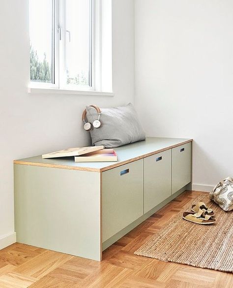 Applying an IKEA hack to your home decor is an interesting idea you can do to make it more functional. This bench is made using the idea of a drawer hack that is displayed horizontally. Placing it in the kids’ room area will make it more functional as a bench and also a simple storage idea. DIY Bench Hack from @andshufl Ikea Kitchen Bench, Ikea Kitchen Shelves, Ikea Hack Bench, Ikea Bench, Ikea Hack Storage, Ikea Hack Kids, Diy Bench Seat, Kitchen Storage Bench, Ikea Kids Room