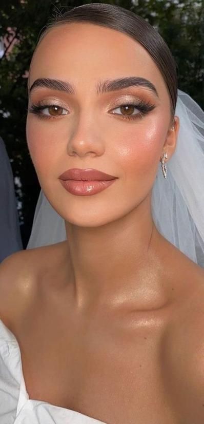 Top 33 Wedding Makeup Looks 2024: Bridal Beauty for Every Eye Color & Skin Tone Wedding Day Makeup For Bride Natural, Makeup For Daytime, Natural Glam Makeup Brown Eyes, Semi Makeup, Nighttime Makeup, Brides Makeup, Wedding Guest Makeup, Mekap Mata, Glam Wedding Makeup