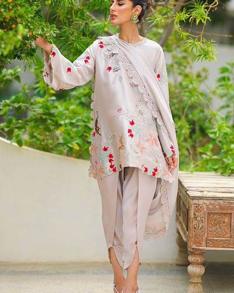 Tulip Shalwar, Neck Ideas, Plazo Set, Dupatta Style, Cotton Kurtis, Resham Work, Casual Suits, Machine Work, Designer Party Wear Dresses