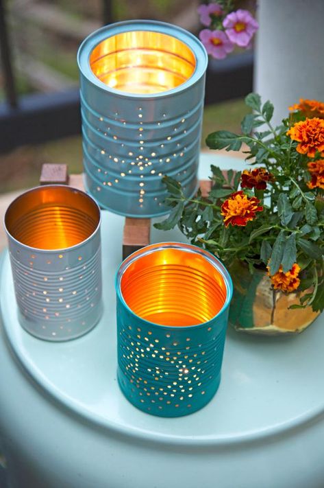 Tin Can Lights Diy, Tin Can Luminaries Diy, Diy Can Ideas, Cheap Diy Outdoor Patio Ideas, Diy Garden Lanterns, Garden Decor Diy Recycle Craft Ideas, Diy Luminaries Outdoor, Tin Crafts Diy, Homemade Lamps Ideas