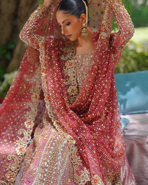 Pink And Red Indian Wedding Dress, Sania Maskatiya Bridal, Shadi Aesthetic, Chunni Ceremony, Shaadi Dresses, Red Indian Wedding, Wedding Lehngas, Bridal Sharara, Formal Fits