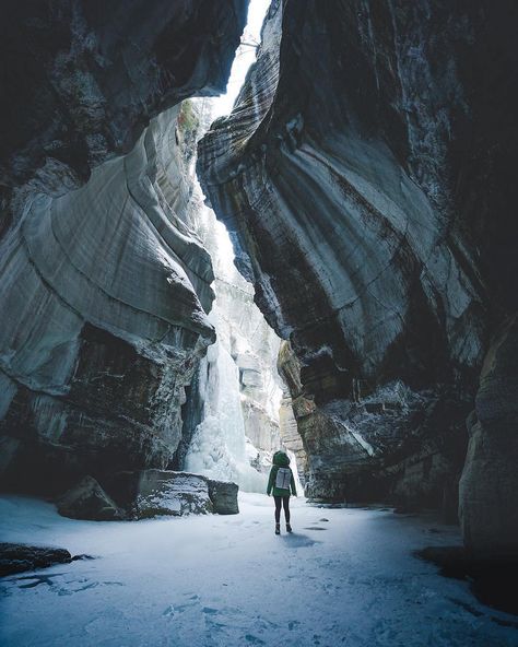 Barbarian Alien, Ice Barbarian, Barbarian Aesthetic, Hiking Photography Ideas, Ruby Dixon, Ice Planet Barbarians, Alien Romance, Ice Planet, Slot Canyons