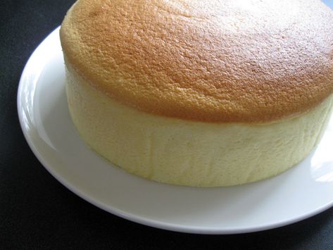 Japanese Soufflé Cheesecake – Hiroko's Recipes Lemon Souffle Cheesecake, Jiggly Japanese Cheesecake, Soufflé Cheesecake, Lemon Souffle, Souffle Cheesecake, Amaretto Cheesecake, Japanese Food Sushi, Cheese Souffle, Dum Dums