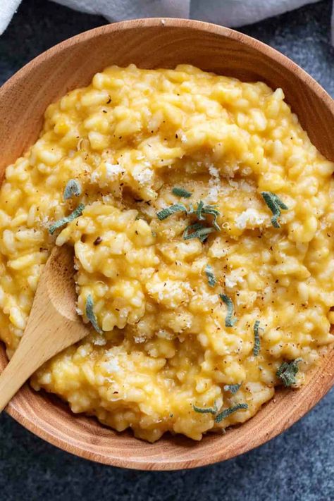 This creamy Butternut Squash Risotto is the perfect comfort dish. Creamy rice is combined with pureed squash in this comforting recipe. Leek Risotto, Celery Salad, Squash Risotto, Butternut Squash Risotto, Rice Risotto, Vegetarian Thanksgiving, Risotto Recipe, Thanksgiving Dishes, Risotto Recipes