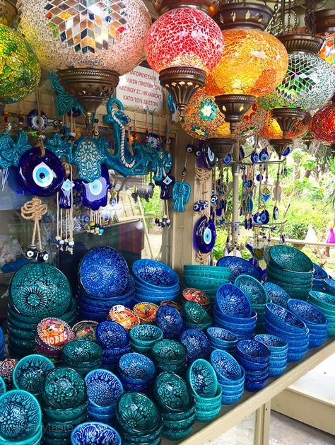 Shawarma Spices, Turkish Pottery, Ceramic Cafe, Bowls And Plates, Rhodes Greece, Tanah Liat, Market Stall, Keramik Design, Blue Pottery