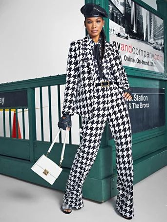 Shop Houndstooth Wide-Leg Pant. Find your perfect size online at the best price at New York & Company. Formal Black And White Outfits Classy, Tartan Trousers Outfit, Houndstooth Pants Outfit, Houndstooth Outfit, Crochet Sets, Plaid Pants Women, Pant Suits For Women, Tweed Pants, Houndstooth Pants