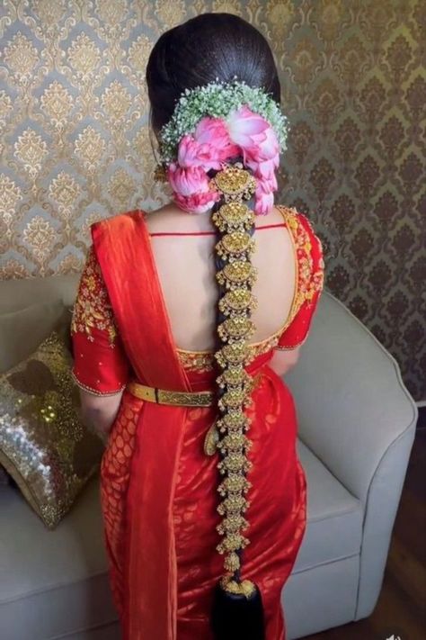 Bride Muhurtham Hairstyle, Bridal Hair Accessories Indian, Jadai Alangaram Bridal Braids, Hairstyles For Muhurtham, Pelli Hairstyles, Muhurtam Hairstyles, Bridal Jadai South Indian Bride, Pelli Poola Jada Indian Bridal Latest, Poola Jada Brides