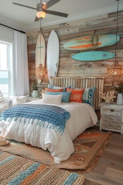 Surfer Beach Bedroom, Boho Costal Bedroom, Summer Room Decor Ideas, Beach Room Decor Bedroom, Boho Surf Bedroom, Bed Layout Ideas, Beach Vibes Room, Teen Beach Bedroom, Vintage Surf Decor