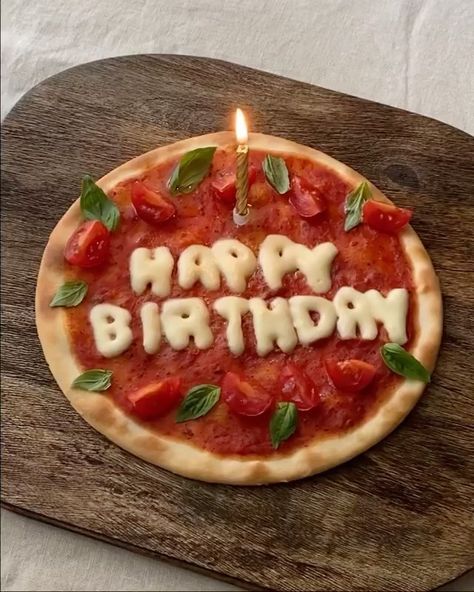 Happy Birthday Pizza, Gilmore Girls Aesthetic, Birthday Pizza, Creative Pizza, Pizza Shapes, Cute Pizza, 16 Cake, Love Birthday, Kawaii Cooking