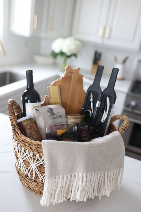 Gift Basket Display Ideas, House Closing Gifts Basket Ideas, High End Gift Baskets, Champagne Basket Gift Ideas, Housewarming Gift For Men, Closing Gifts For Buyers Basket, Wine Raffle Basket Ideas, Gift Basket Ideas For Work, Wine Basket Gift Ideas