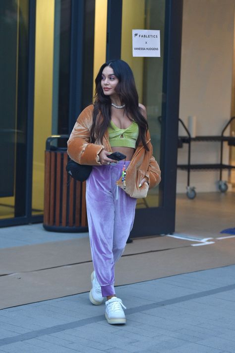 Vanessa Hudgens Style, Style Over 50, Nice Clothing, My Woman, November 23, Chilling With Friends, Vanessa Hudgens, Twist Front, 2024 Fashion