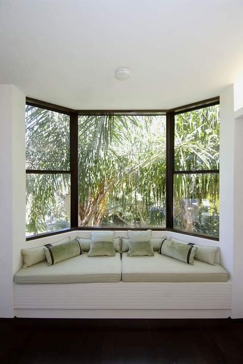 Big Window With Bench, Bay Window Master Room, Bayview Window, Bay Window Couch, Bay Window Modern, Modern Bay Window Ideas, Square Bay Window Ideas, Window Seat Bay Window, Bow Window Living Room