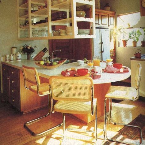 34 Things Everyone Had in Their House in the '80s 80s House Interior, 1980s Living Room, 80s Living Room, 1980s Interior Design, 90s Interior Design, 1980s House, 1980s Interior, 80s Kitchen, 90s Interior