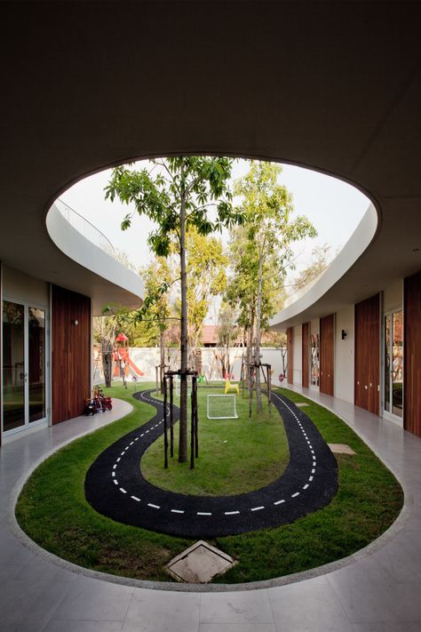 Amazing Fresh School Architecture Feels Peaceful with Small Garden: Indoor… Kindergarten Plan, Kindergarten Architecture, Preschool Designs, Kids Interior Design, Kindergarten Design, Plans Architecture, School Interior, Indoor Playground, Kids Interior