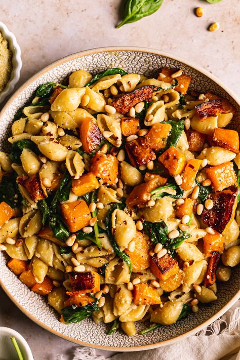 Butternut Squash Spinach Pasta Butternut Squash Spinach, Vegan Pasta Dish, Squash Pasta, Spinach Pasta, Squash Recipes, Vegetarian Meals, Pasta Recipe, Vegan Dinners, Vegetarian Dishes