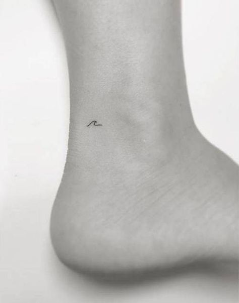 Actor Tattoo, Small Tattoo Ideas For Women, Small Wave Tattoo, Small Tattoo Placement, Tattoo Placements, Wave Tattoo, Tattoo Trend, Shape Tattoo, Small Tattoo Ideas