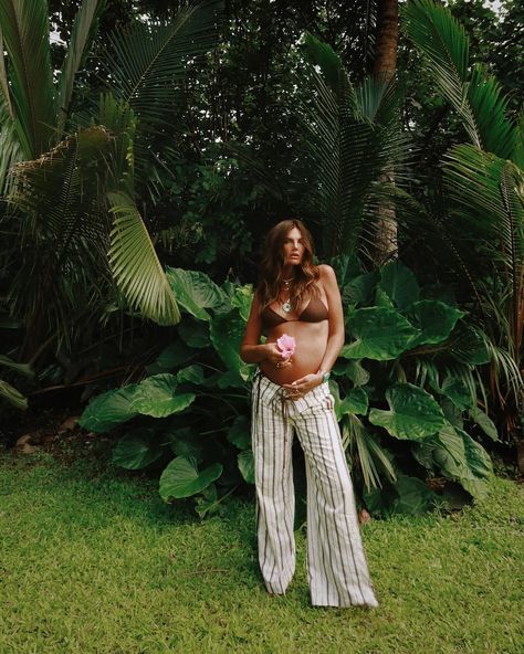 On island time 🌺 @1hotel.hanaleibay | Instagram Tezza Barton Pregnant, Tezza Pregnant, Tezza Edits, Tezza Barton, Pregnant Aesthetic, Pregnant Photoshoot, Maternity Photos, Pregnancy Photoshoot, Pregnancy Photos