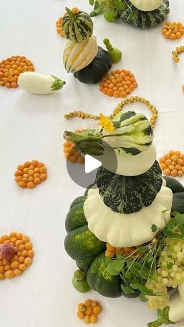 THE WED on Instagram: "Fruit and vegetable centerpieces that transform your table into a vibrant visual feast, full of color, texture, and natural beauty. These eye-catching displays not only celebrate the beauty of seasonal produce but also add a fresh, eco-conscious twist to your decor. After the party, share the love by passing those fruits and veggies to your guests 🥕" Vegetable Centerpieces, After The Party, Seasonal Produce, In Season Produce, Fresh Fruits, Fruits And Veggies, Eco Conscious, Dinner Table, Fruits And Vegetables