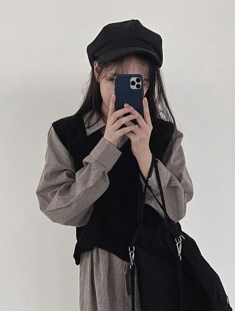 Kfashion Ulzzang, Grunge Tops, Fashion Aesthetic Outfits, Outfits Minimal, Mum Jeans, Clothes Grunge, Sunglasses Cute, Jeans Mom, Hat Beanie