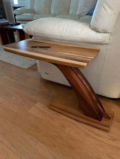 easy woodworking projects that sell. Smart Wood Ideas, Small Table Ideas, Command Station, Wood Table Design, Live Edge Furniture, Vintage Side Table, Wood Shop Projects, Woodworking Plans Diy, Iron Furniture