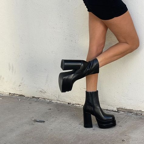 A superchunky platform and towering block heel update a leather boot that's sure to steal any scene. 5" heel; 2" platform (size 8.5) 6" shaft Leather upper/synthetic lining and sole Imported Item #6797420 Follow my shop @Triciamicheala on the @shop.LTK app to shop this post and get my exclusive app-only content! #liketkit #LTKaustralia #LTKeurope #LTKshoecrush @shop.ltk https://liketk.it/3RiV7 Steve Madden Outfit, Platform Boots Outfit, Heels Boots Outfit, Outfit Botas, Steve Madden Platform, Steve Madden Boots, Steve Madden Heels, Most Comfortable Shoes, Shoe Inspo