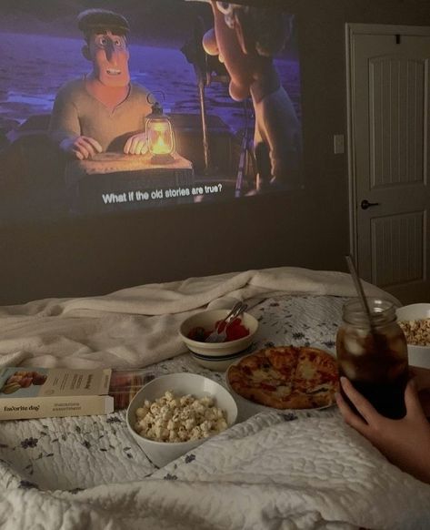 Pizza Movie Night Date, Cute Date Ideas Aesthetic Winter, Movie Night In Bedroom, Dream Date Aesthetic, Blow Up Mattress Movie Night, Pizza And Movie Night Aesthetic, Hangout Pics With Friends, Watch A Movie Aesthetic, Watching Movies With Friends Aesthetic