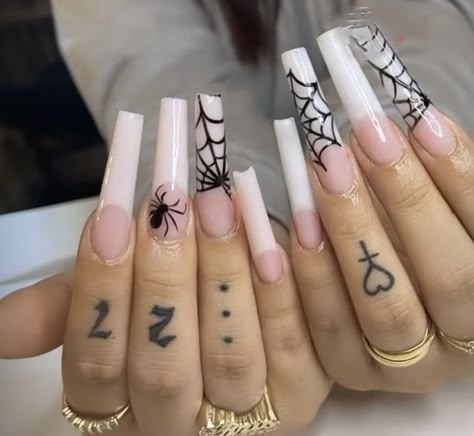 Brats Inspired Nails, Simple Long Halloween Nails, Nail Ideas Black, Spider Nails, Spider Nail, Nail Art White, Holloween Nails, Ring Tattoo, Halloween Acrylic Nails