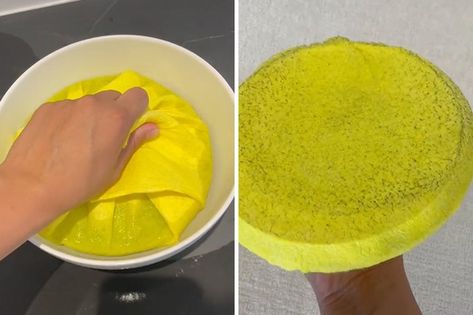 Shampoo Couch Diy, Cloth Couch Cleaner Diy, Diy Sofa Cleaning Solution, Cleaning Sofa With Pot Lid, Clean Sofa With Pot Lid, Couch Refresh, Couch Cleaning Solution, Furniture Cleaning Hacks, Clean Fabric Couch