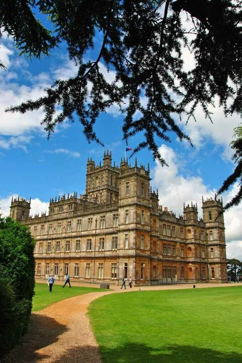 English Architecture, Hampshire England, Castle Home, Highclere Castle, Modern Photographers, Famous Buildings, Uk Photography, Contemporary Photographers, Stately Home