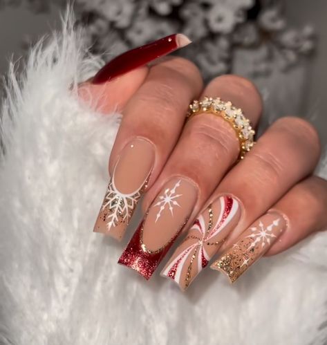 Cute Christmas Acrylic Nails Coffin, Coffin Winter Nail Ideas, Long Acrylic Nails Christmas, Gingerbread Nails Christmas, Red Christmas Nail Ideas, Christmas Nails Square Long, Christmas Acrylic Nails Coffin, Red And Gold Nails Christmas, Winder Nails