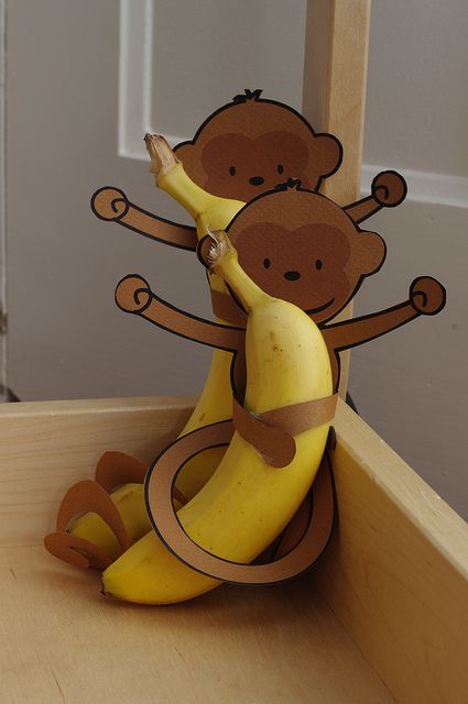 Too bad there is no template.  Will have to figure one out!Banana monkeys | Flickr - Photo Sharing! Healthy Birthday Treats, Healthy Birthday, Zoo Birthday, Cute Snacks, Easter Decorations Dollar Store, A Monkey, Easter Decorations Christian, Safari Party, Birthday Treats