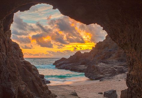 Halona cove, Oahu. Beautiful beach right next to the halona blowhole on the southeastern shore. Be careful though...in this area is one of the most dangerous ocean currents in the world, Ka Iwi, otherwise known as the Moloka'i Express.  Source: Kanu Hawaii Beach Cove, Beach Pink, Hawaiian Vacation, Hawaii Trip, Hawaii Life, Aloha Hawaii, Hidden Beach, Hawaii Vacation, To Infinity And Beyond