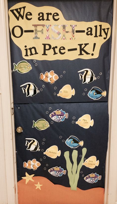 Back to school-Pre-K fish door Welcome To Pre K Door Ideas, Prek Door Ideas, Classroom Wall Design, Fish Art For Kids, Class Door Ideas, Fish Bulletin Boards, Jungle Preschool, Sea Themed Room, Preschool Classroom Organization