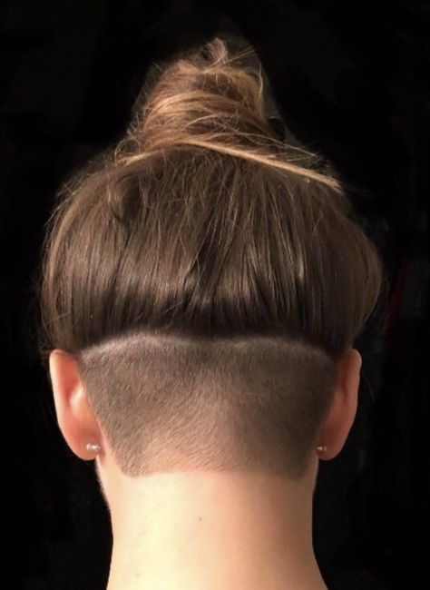 Simple Undercut, Queer Haircut, Undercut Ideas, Undercut Hair Designs, Under Cut, Undercut Hairstyles Women, Undercut Long Hair, Undercut Hairstyle, Androgynous Hair