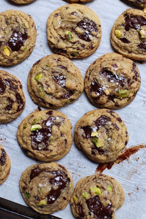 THICK + CHEWY DARK CHOCOLATE CHUNK + PISTACHIO COOKIES — The Vivid Kitchen Pistachio Chocolate, Pistachio Cookies, Dark Chocolate Cookies, Chai Recipe, Healthy Chocolate Chip, Chocolate Chunk, Chocolate Chunk Cookies, Healthy Chocolate, How Sweet Eats