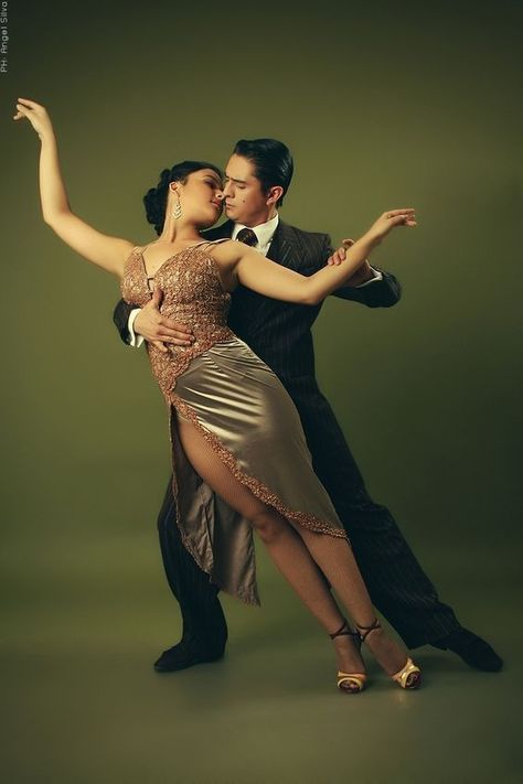 Tango Photography, Dancing Poses, Trip The Light Fantastic, Dancing Art, Tango Dancers, Irish Dancing, Tango Dance, Swing Dancing, Argentine Tango